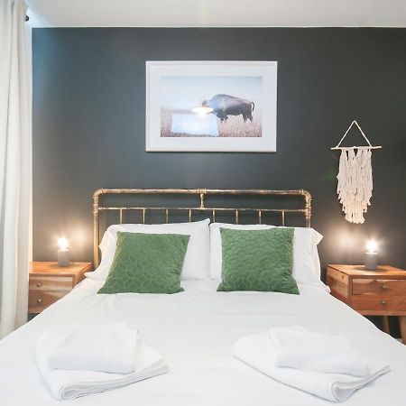 New Modern Apt In The City & Close To Stadiums カーディフ エクステリア 写真