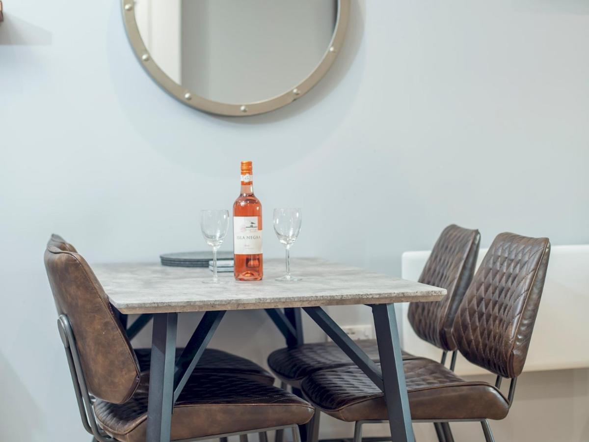 New Modern Apt In The City & Close To Stadiums カーディフ エクステリア 写真