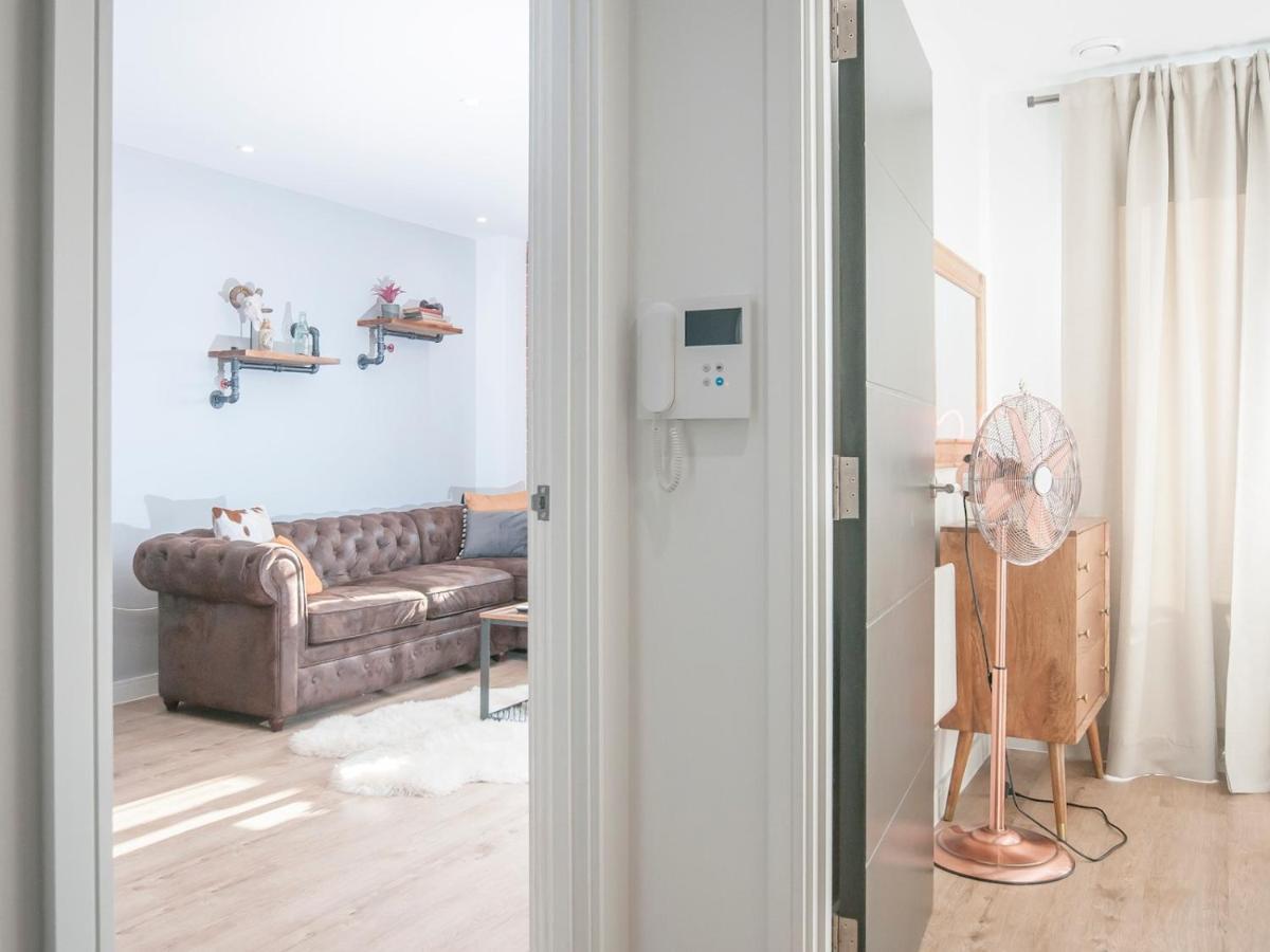 New Modern Apt In The City & Close To Stadiums カーディフ エクステリア 写真