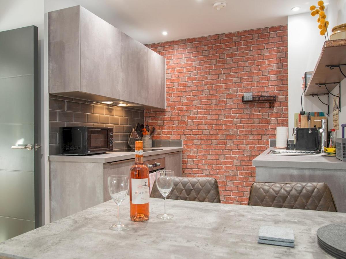 New Modern Apt In The City & Close To Stadiums カーディフ エクステリア 写真